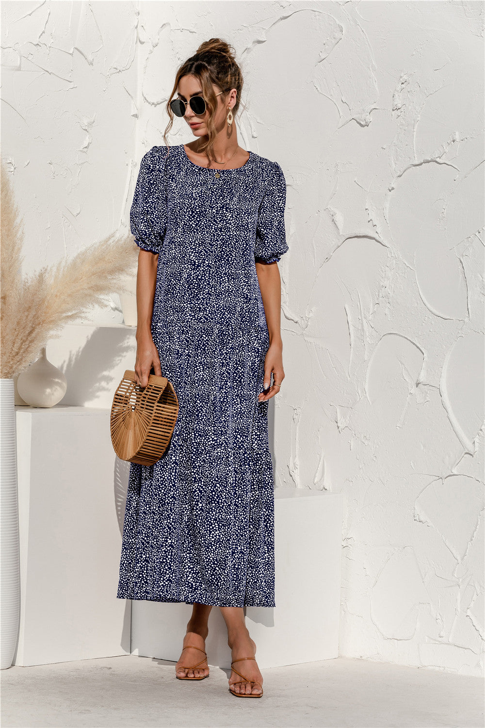 Vestido largo de manga corta con estampado de lunares suaves 