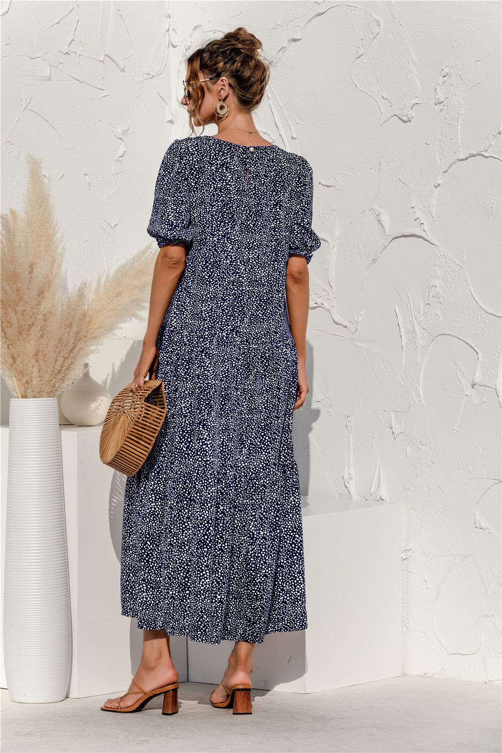 Vestido largo de manga corta con estampado de lunares suaves 