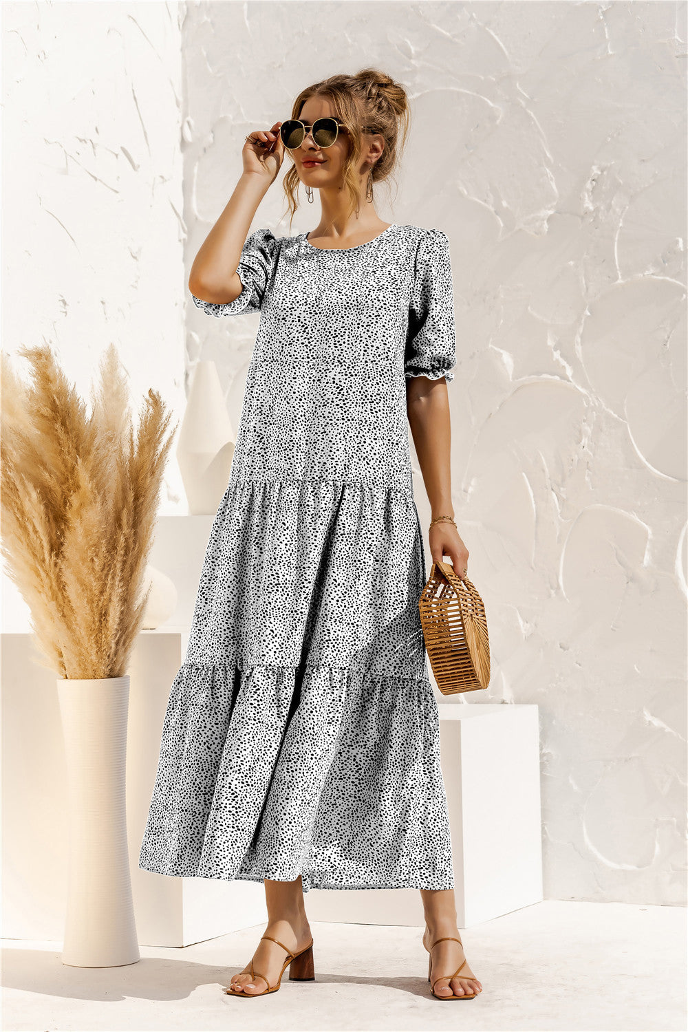 Vestido largo de manga corta con estampado de lunares suaves 