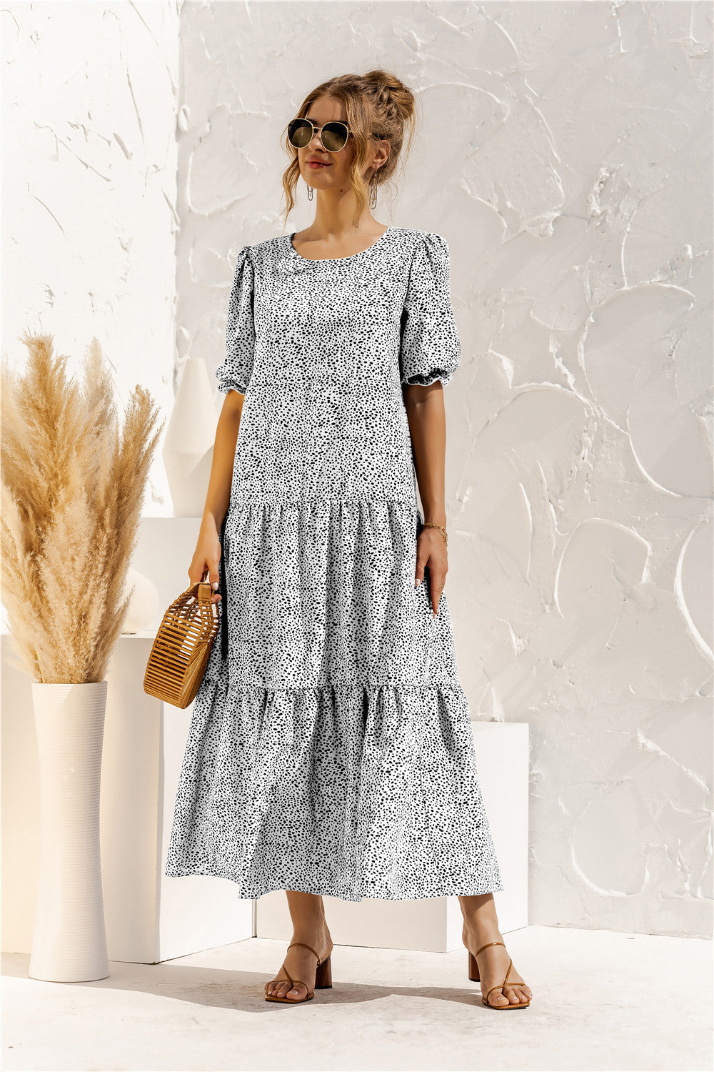 Vestido largo de manga corta con estampado de lunares suaves 