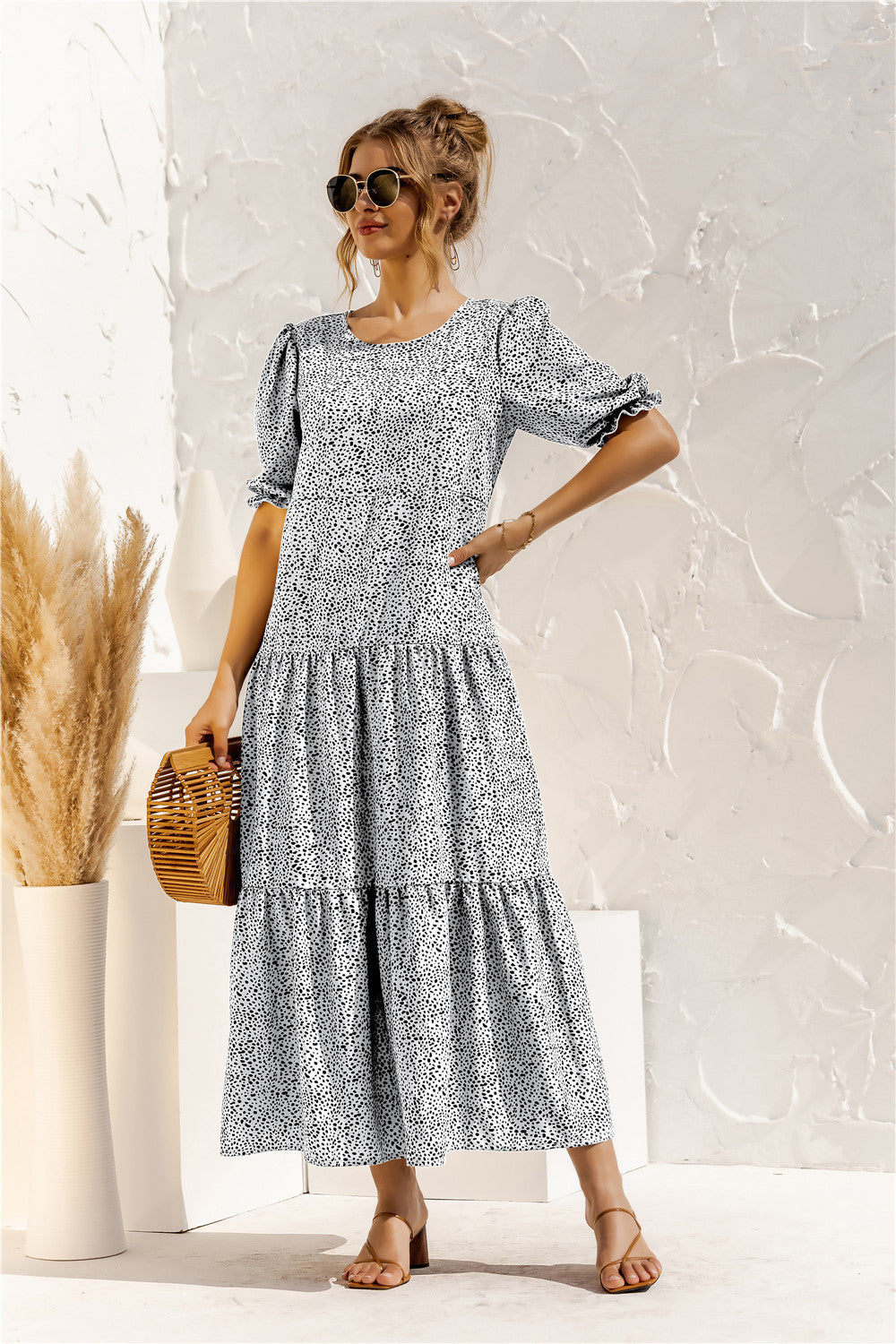 Vestido largo de manga corta con estampado de lunares suaves 