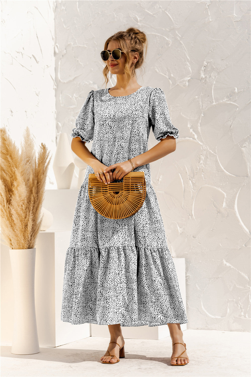 Vestido largo de manga corta con estampado de lunares suaves 