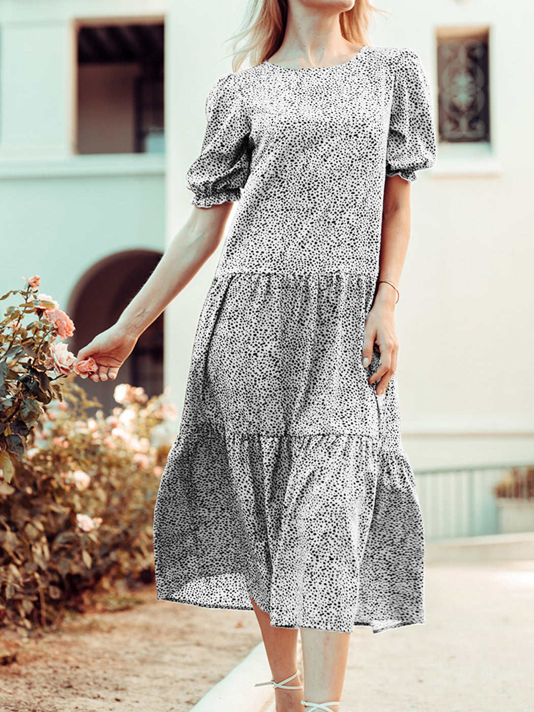 Vestido largo de manga corta con estampado de lunares suaves 