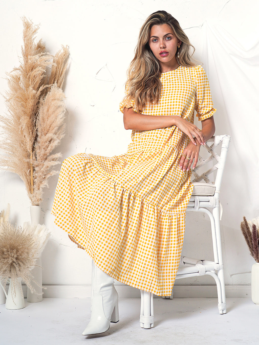 Vestido largo de manga corta con estampado de lunares suaves 