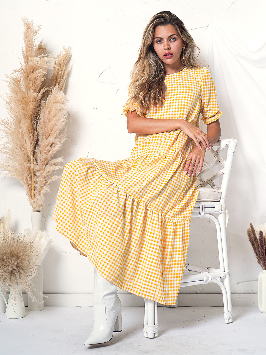 Vestido largo de manga corta con estampado de lunares suaves 