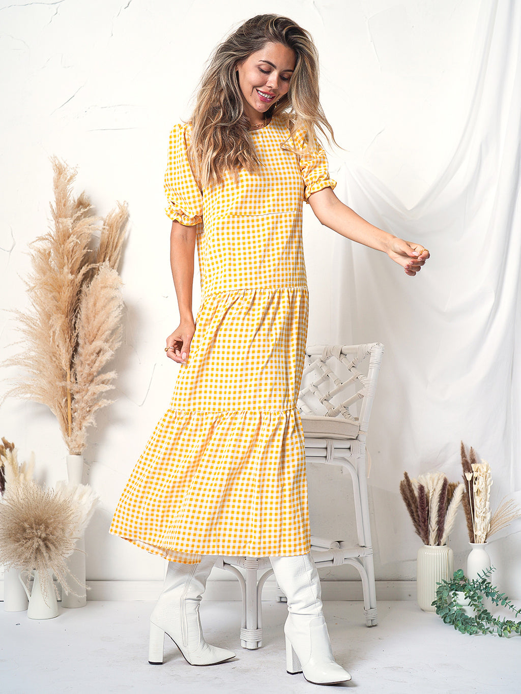 Vestido largo de manga corta con estampado de lunares suaves 