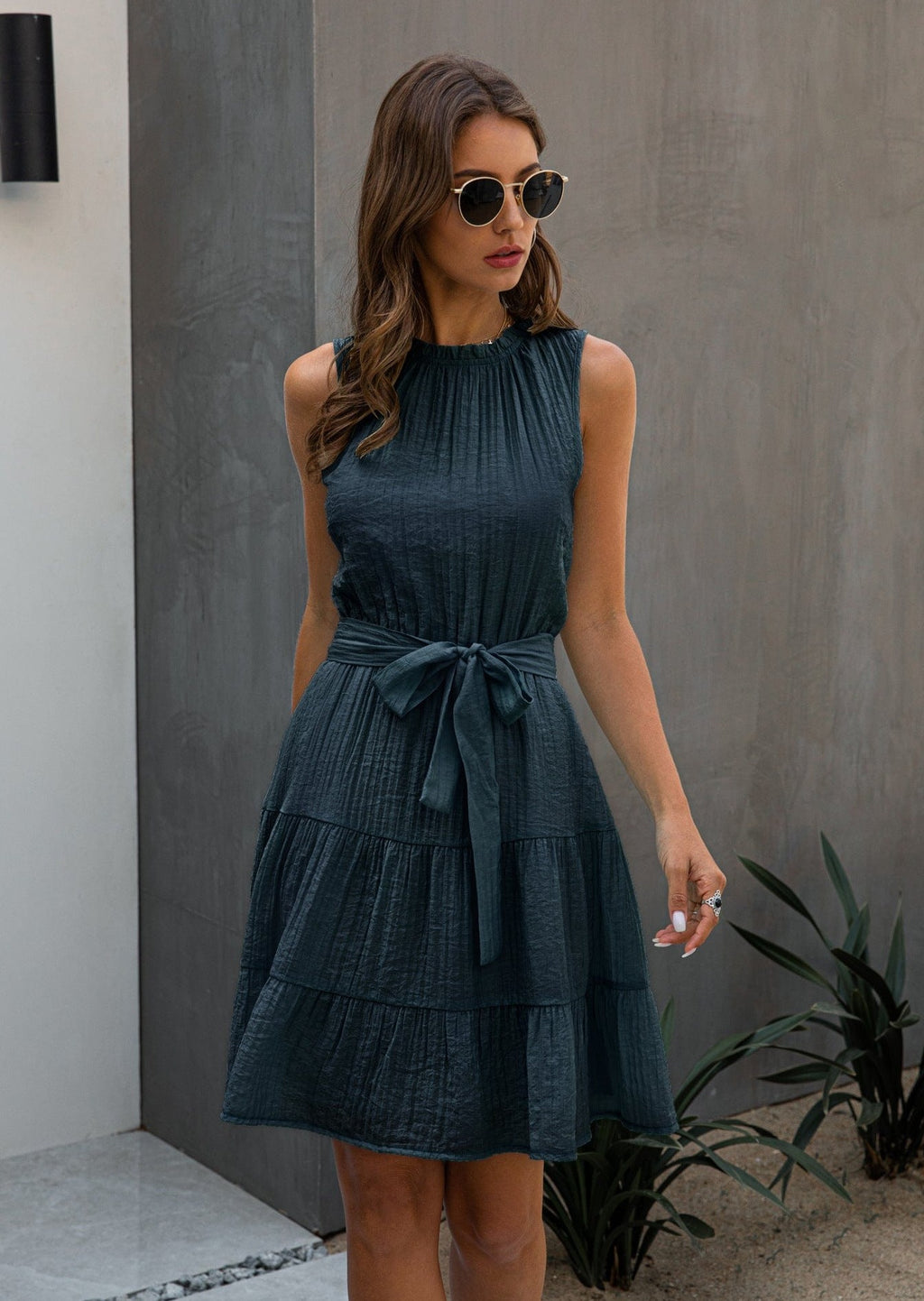 Vestido con cinturón y lazo estilo arrugado