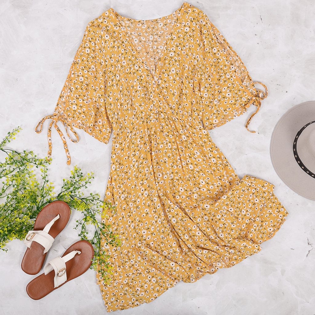 Vestido con estampado floral y mangas abiertas 