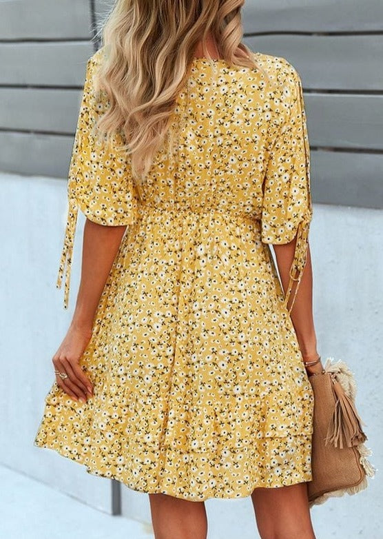Vestido con estampado floral y mangas abiertas 