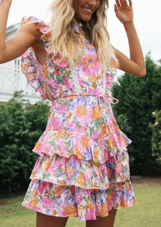 Vestido con volantes en capas y espalda abierta