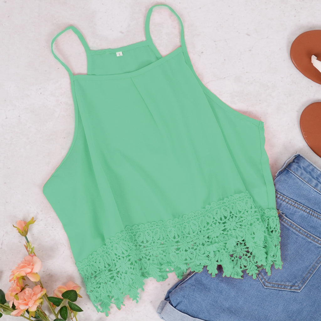 Top halter con dobladillo de encaje de crochet