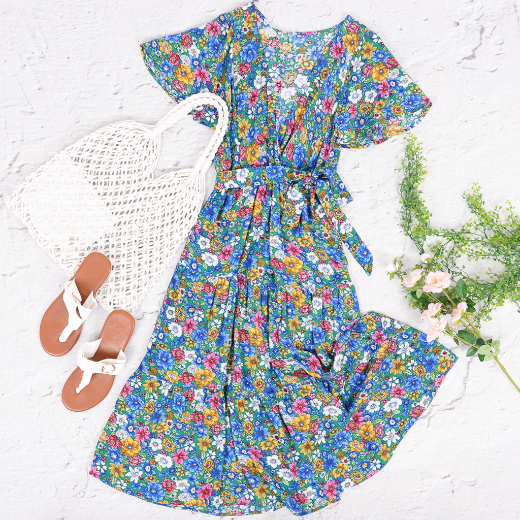 Vestido de verano envolvente con estampado de flores
