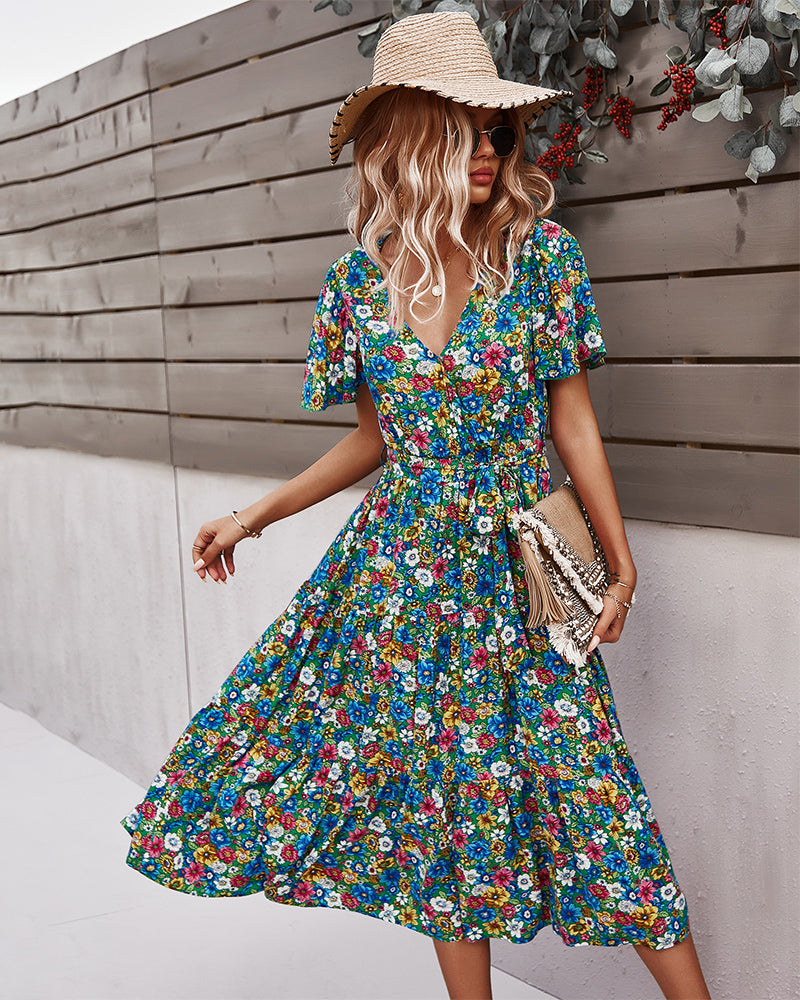 Vestido de verano envolvente con estampado de flores