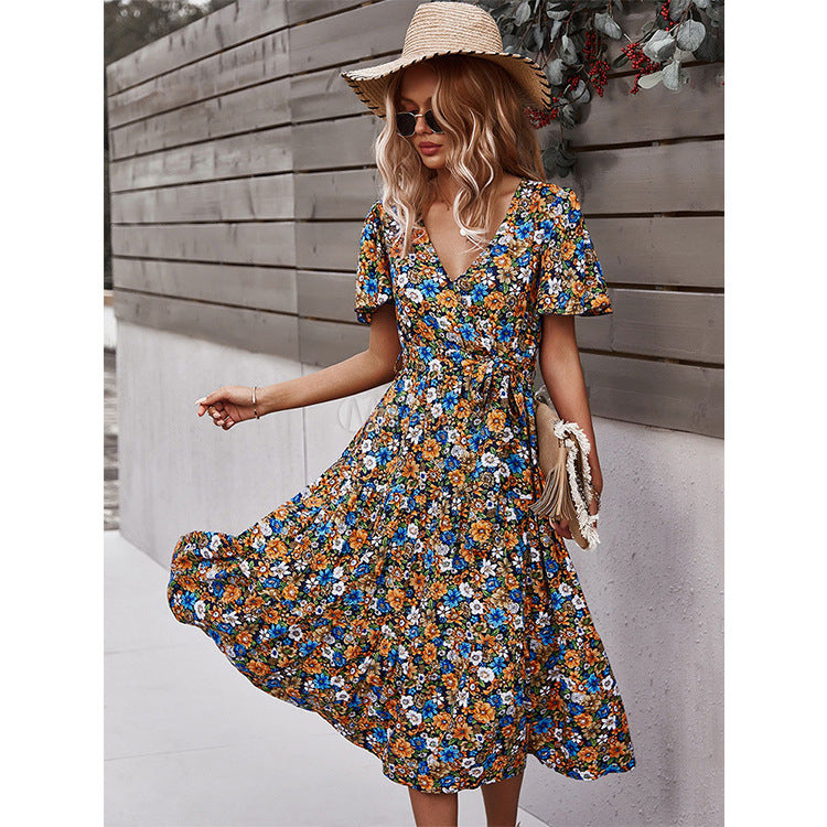 Vestido de verano envolvente con estampado de flores