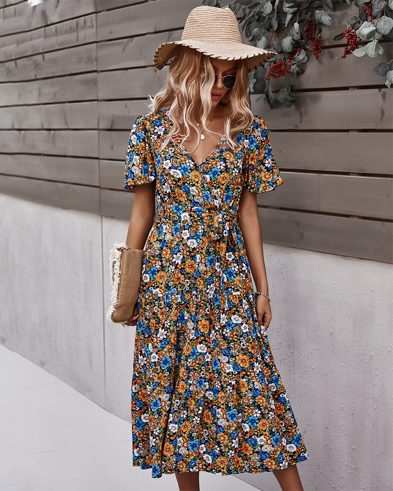 Vestido de verano envolvente con estampado de flores