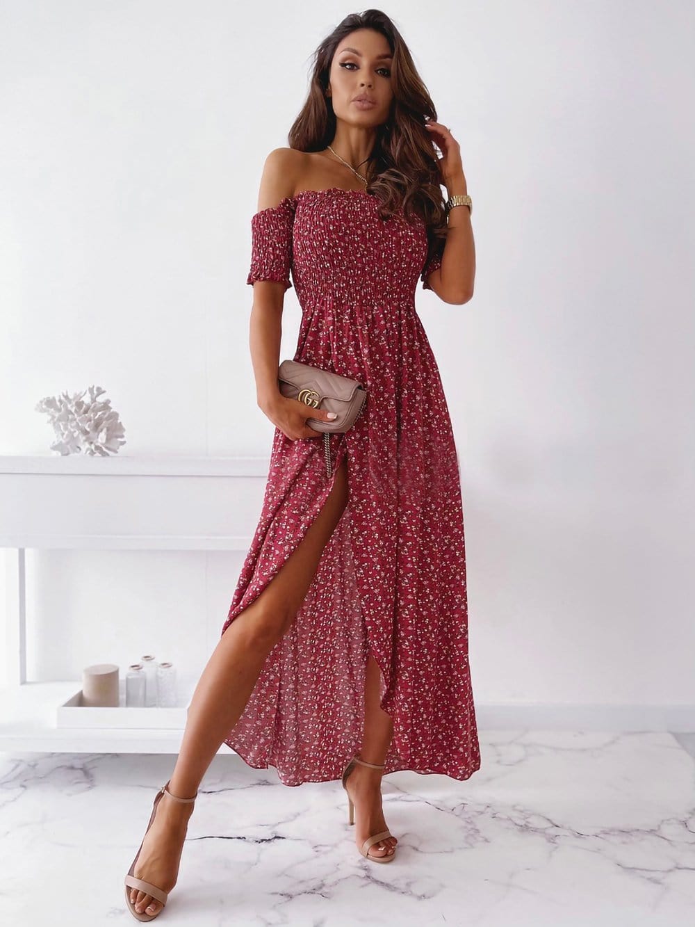 Vestido largo cruzado fruncido con hombros descubiertos