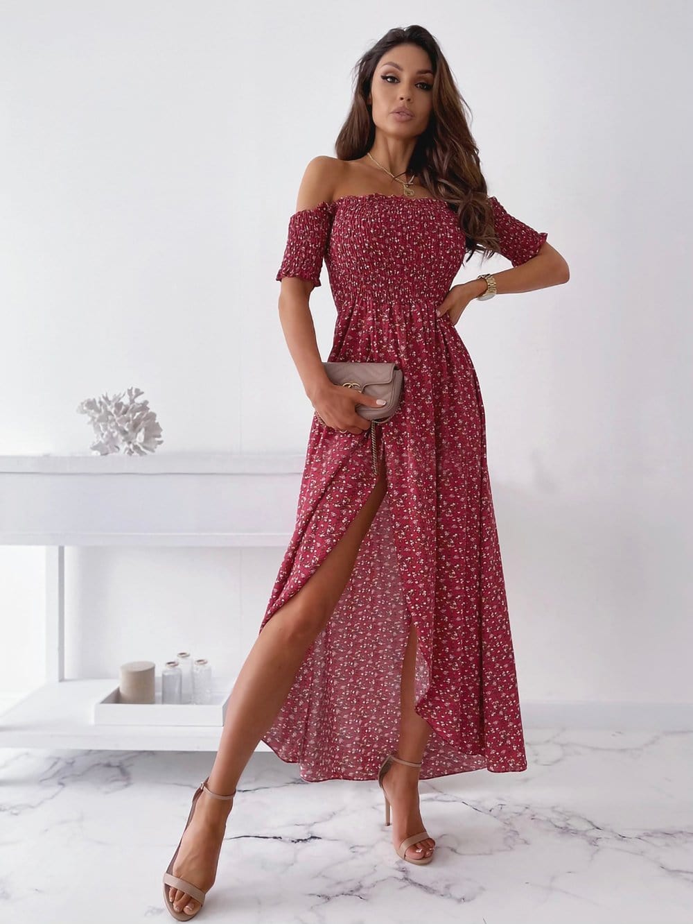 Vestido largo cruzado fruncido con hombros descubiertos