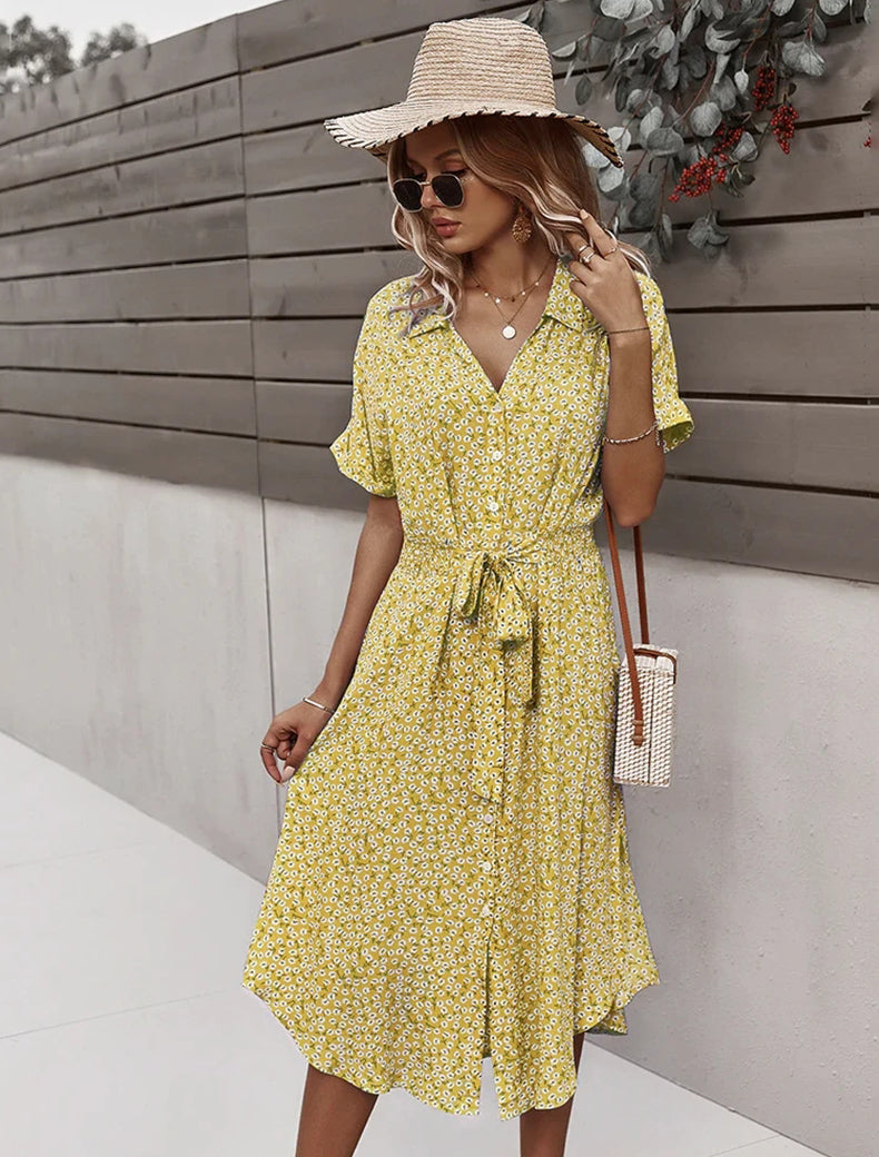 Vestido con cuello fruncido y botones de margaritas