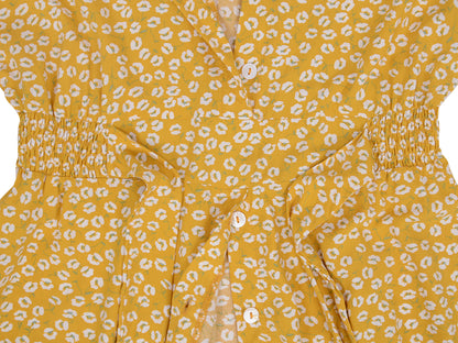 Vestido con cuello fruncido y botones de margaritas
