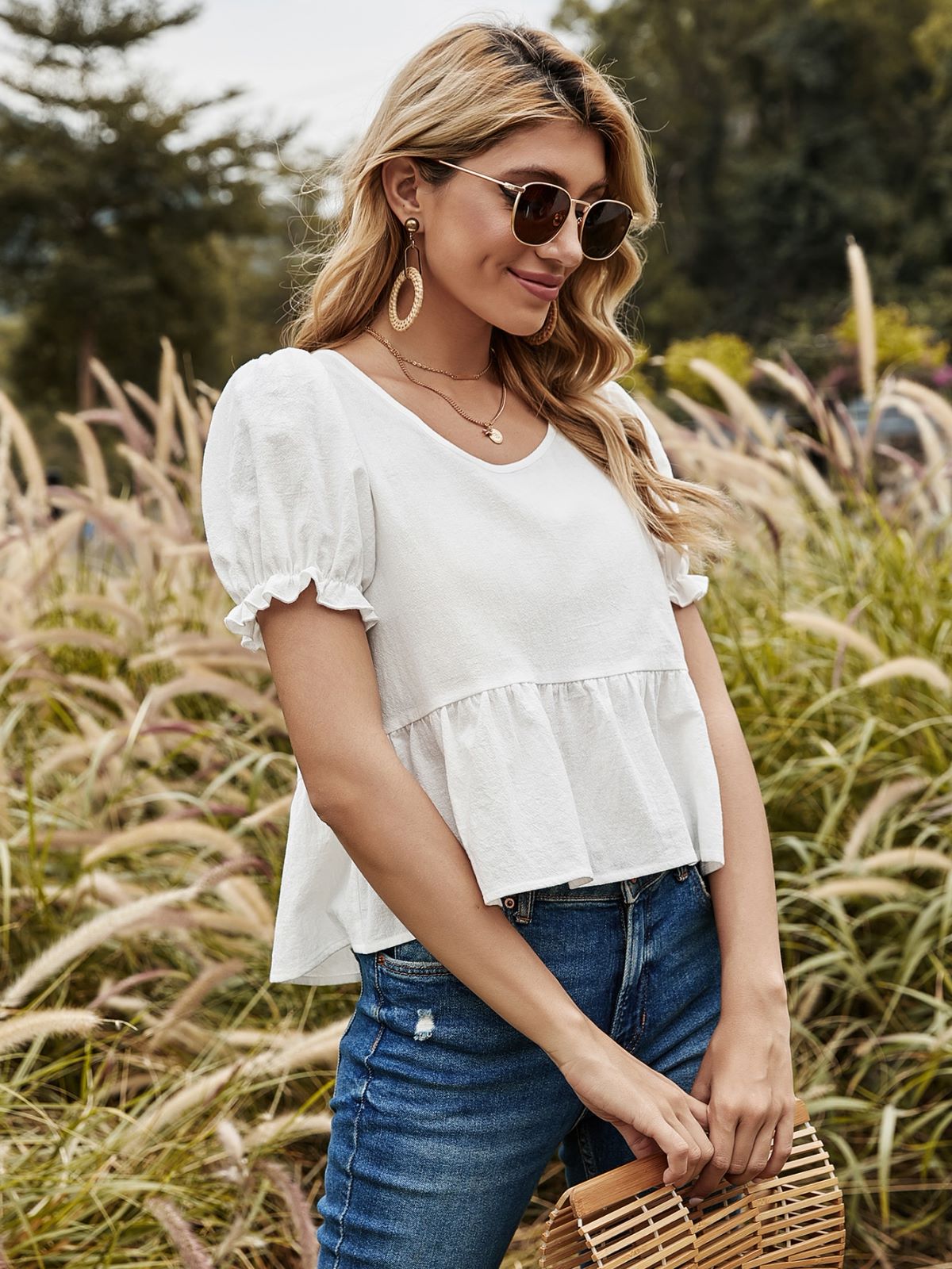 Blusa con lazo en la espalda y mangas abullonadas