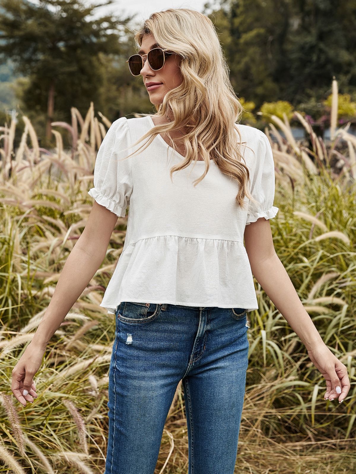 Blusa con lazo en la espalda y mangas abullonadas