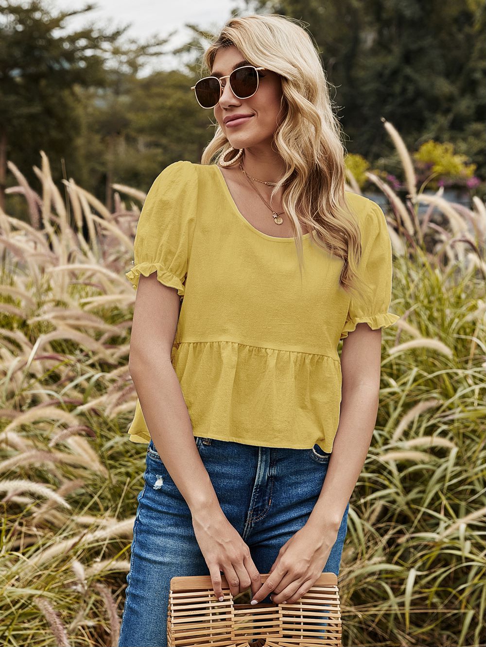 Blusa con lazo en la espalda y mangas abullonadas