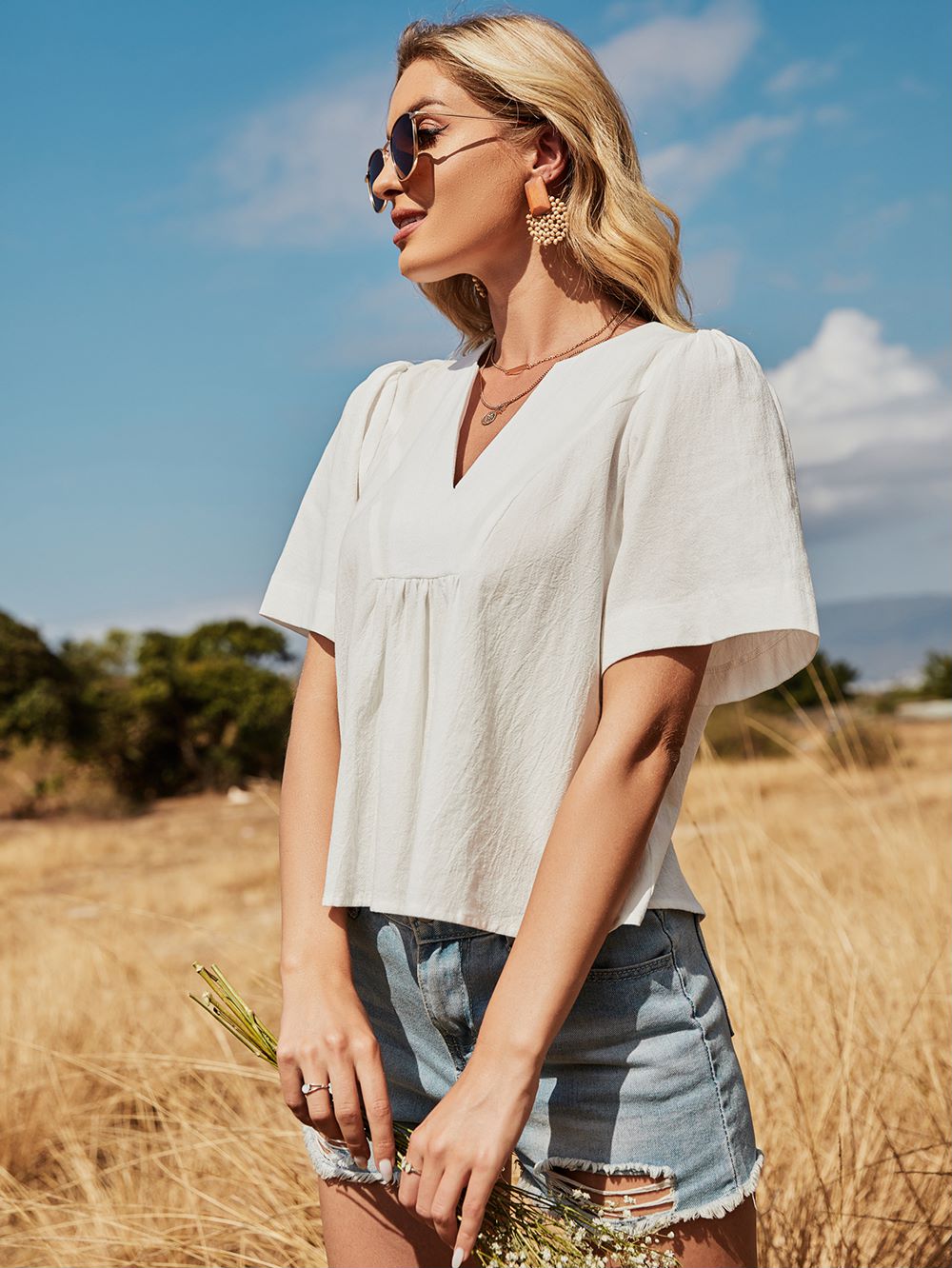 Blusa con escote en V y mangas abullonadas