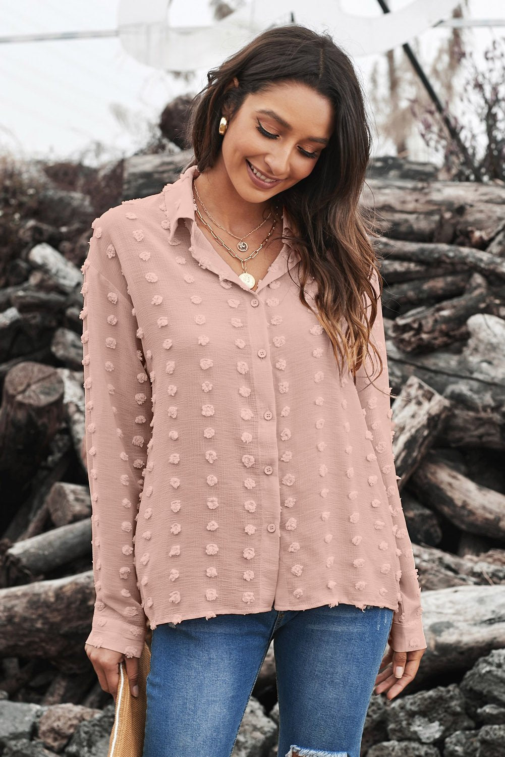 Blusa con cuello abotonado y puntos con clip