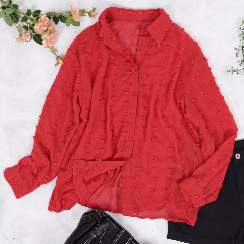 Blusa con cuello abotonado y puntos con clip