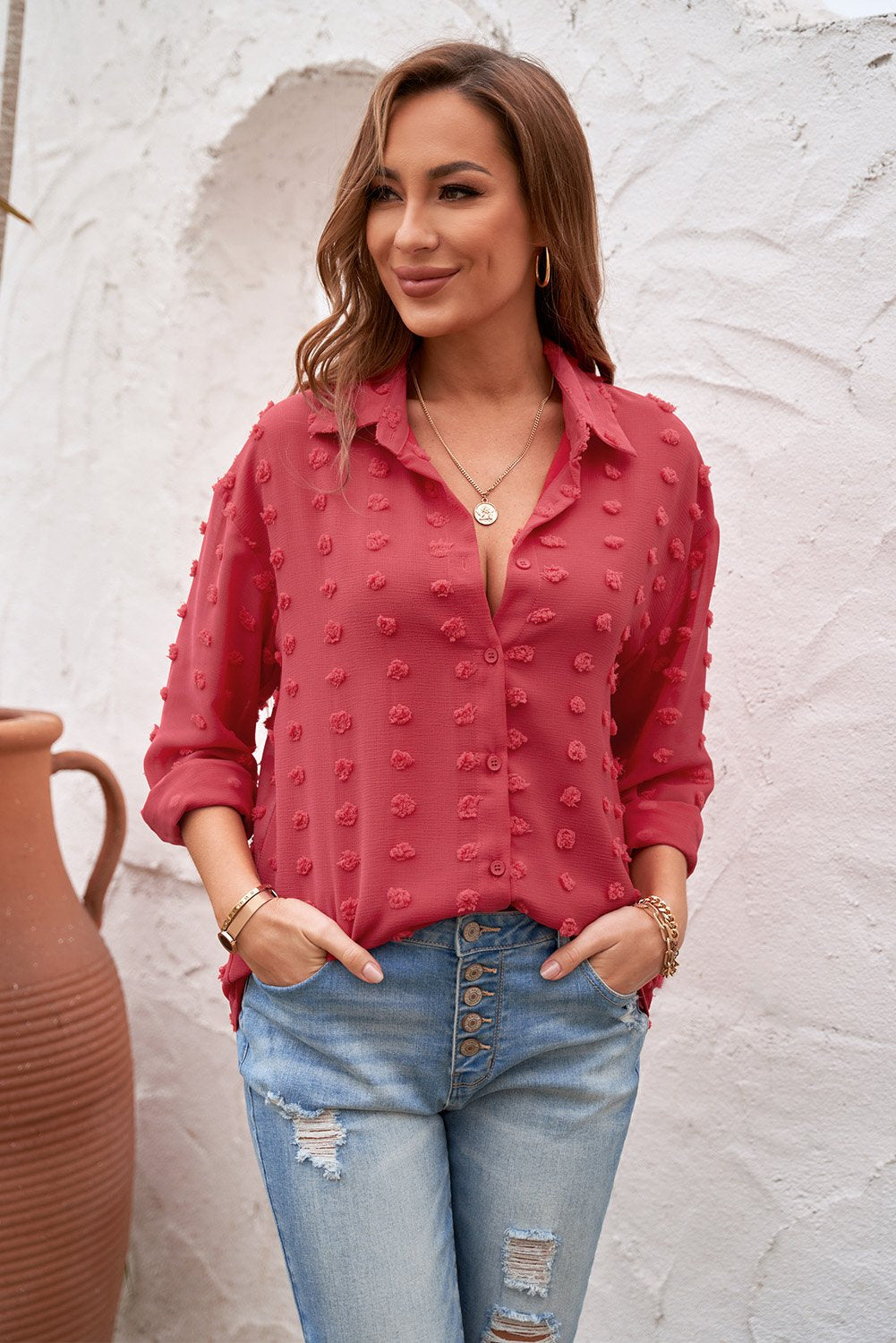 Blusa con cuello abotonado y puntos con clip