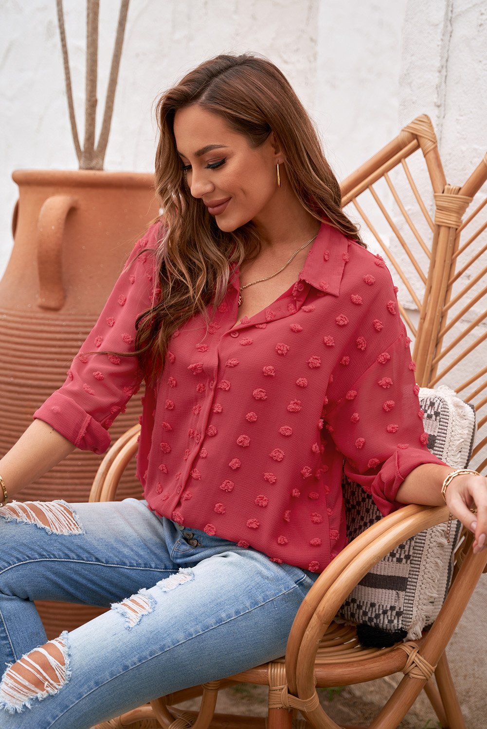 Blusa con cuello abotonado y puntos con clip