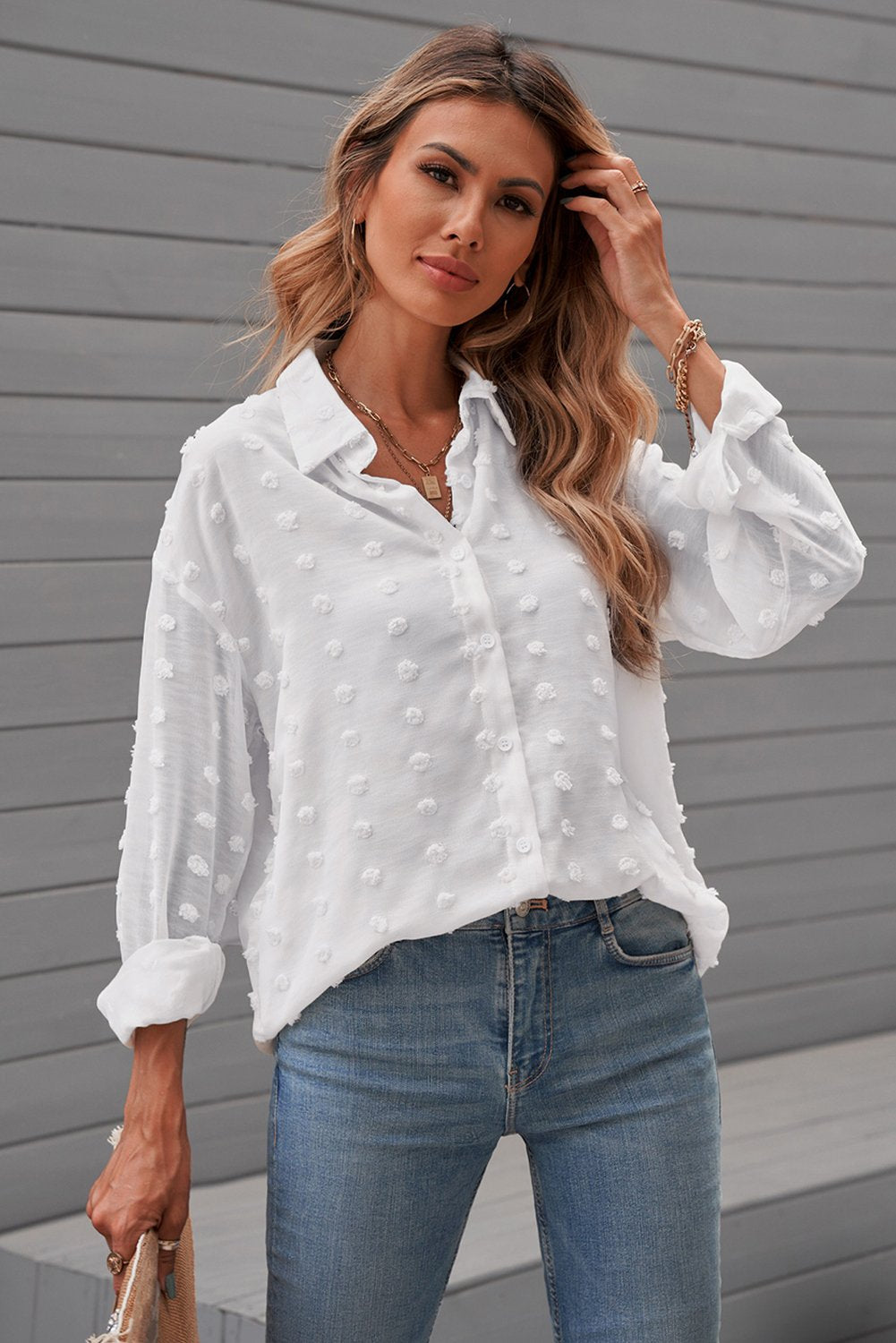 Blusa con cuello abotonado y puntos con clip
