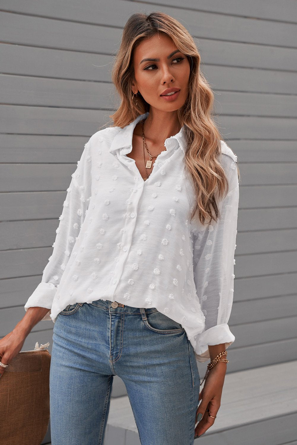 Blusa con cuello abotonado y puntos con clip