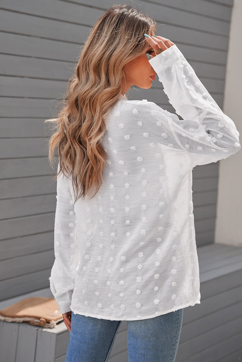 Blusa con cuello abotonado y puntos con clip