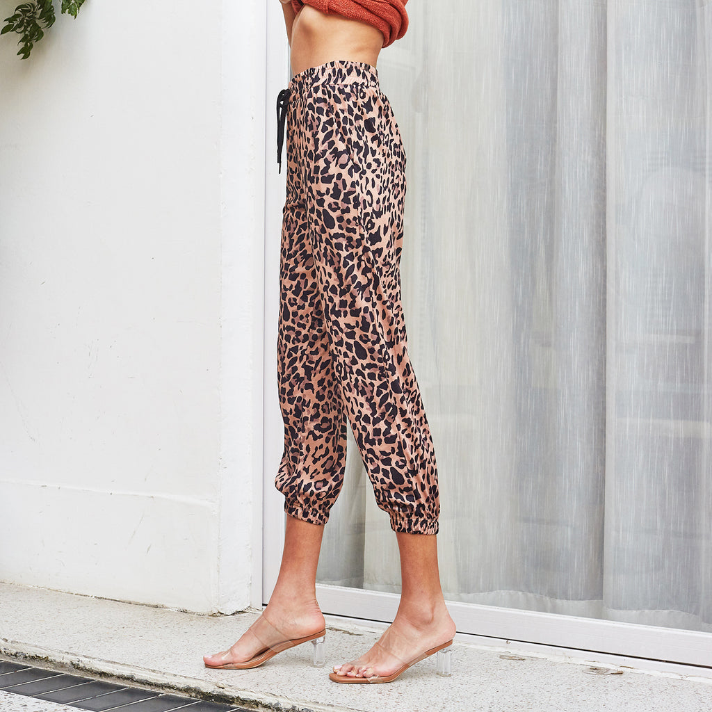 Pantalones de lujo con cordón y estampado de leopardo