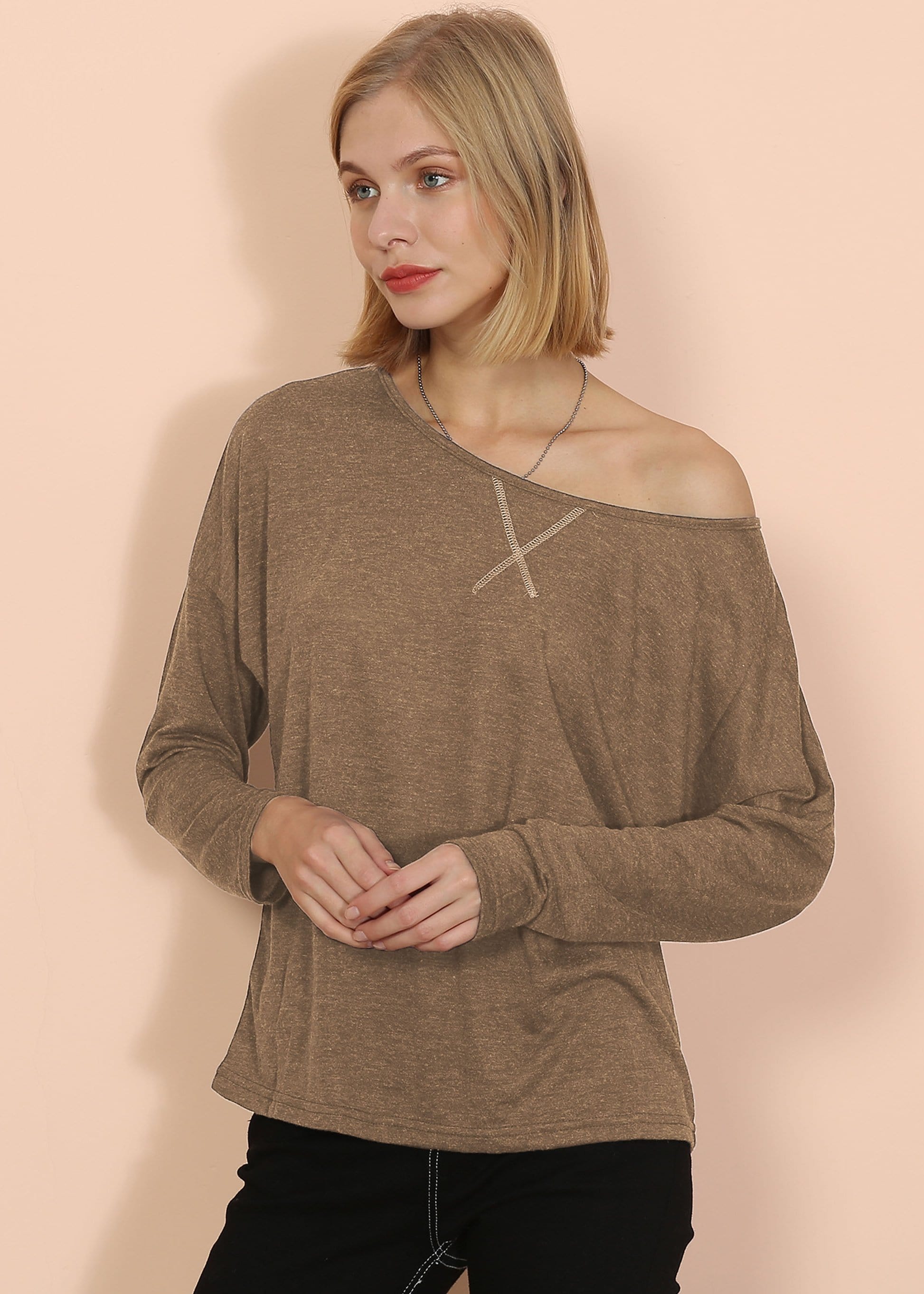 Blusa de manga larga con cuello barco de lujo