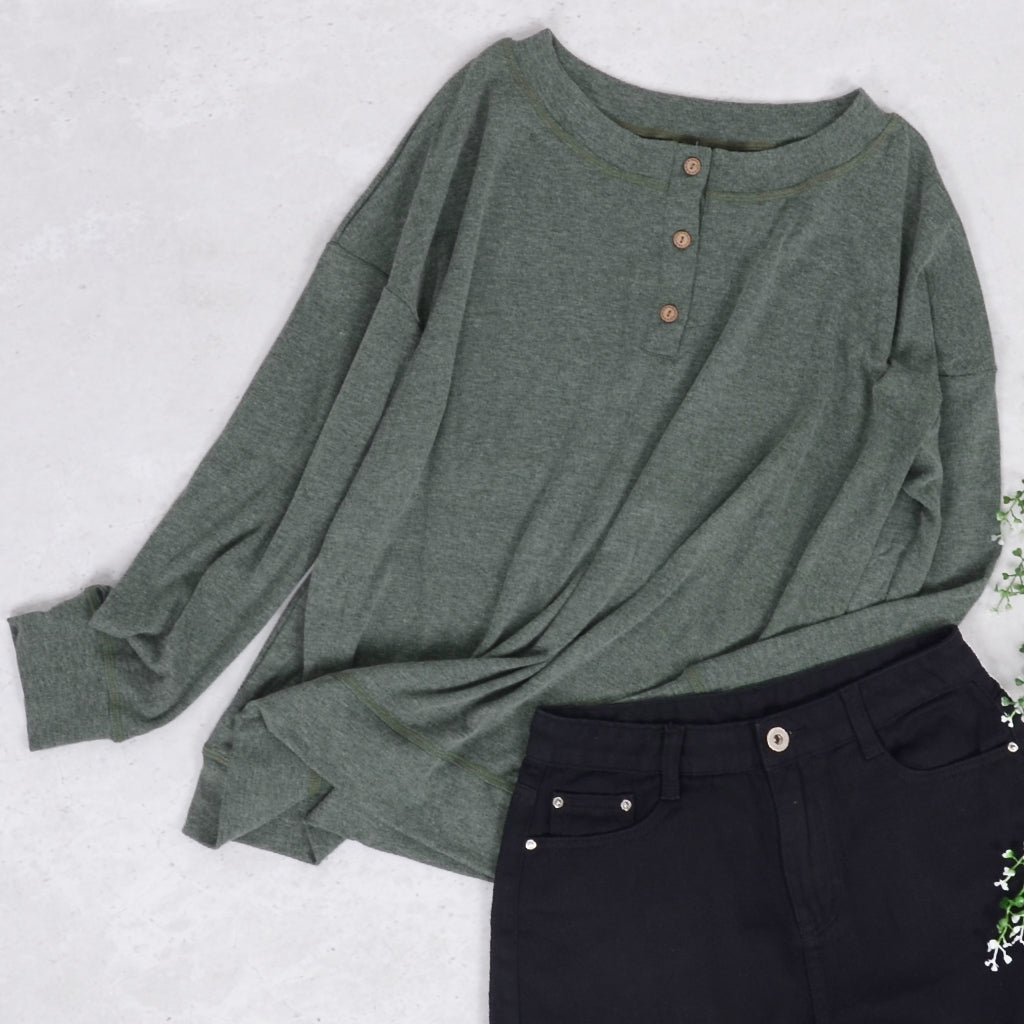 Blusa de manga larga con botones y diseño lujoso