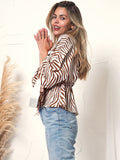 Blusa de manga larga con botones y estampado de cebra 