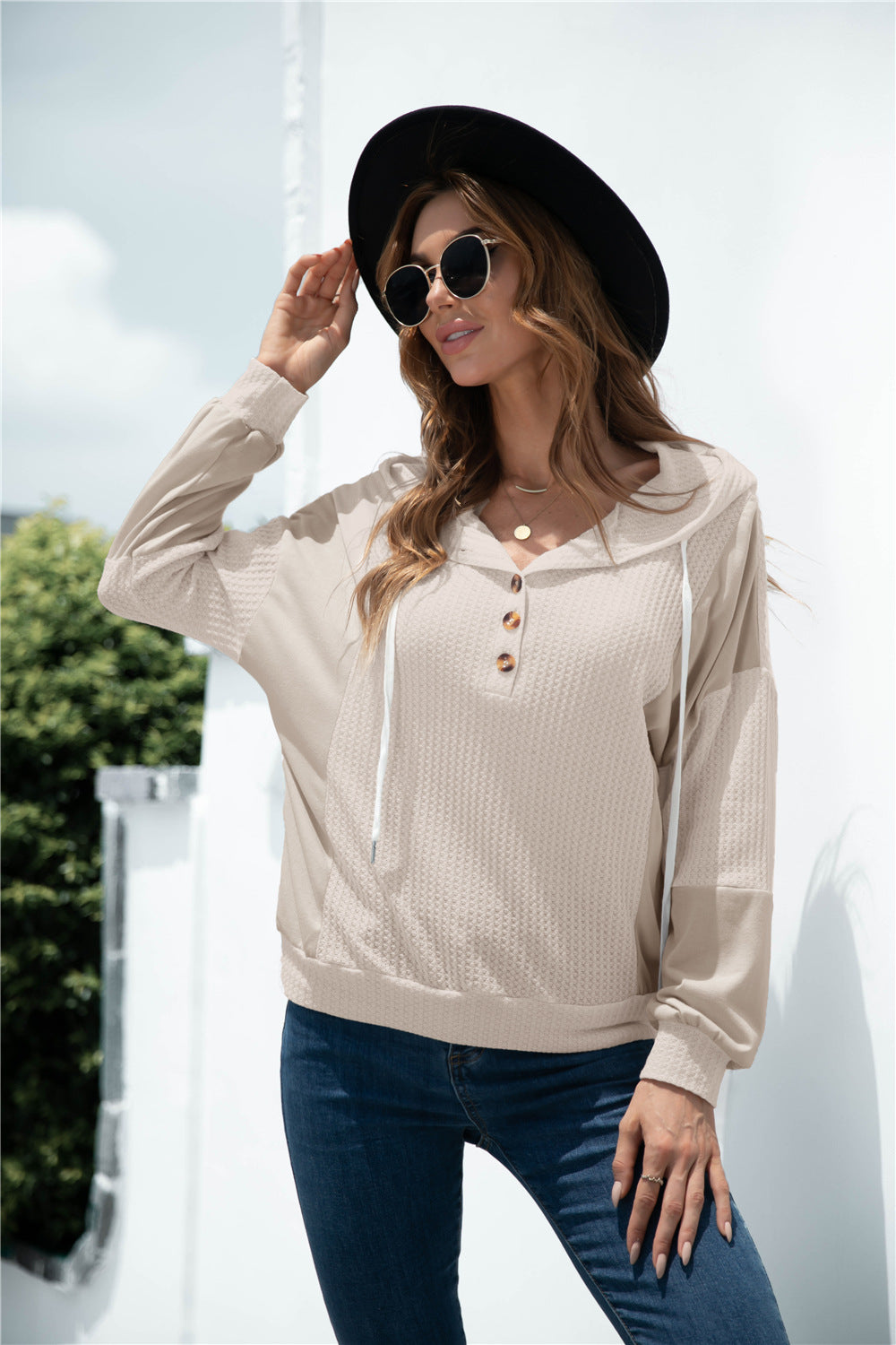 Sudadera con capucha y botones de punto en tonos mixtos