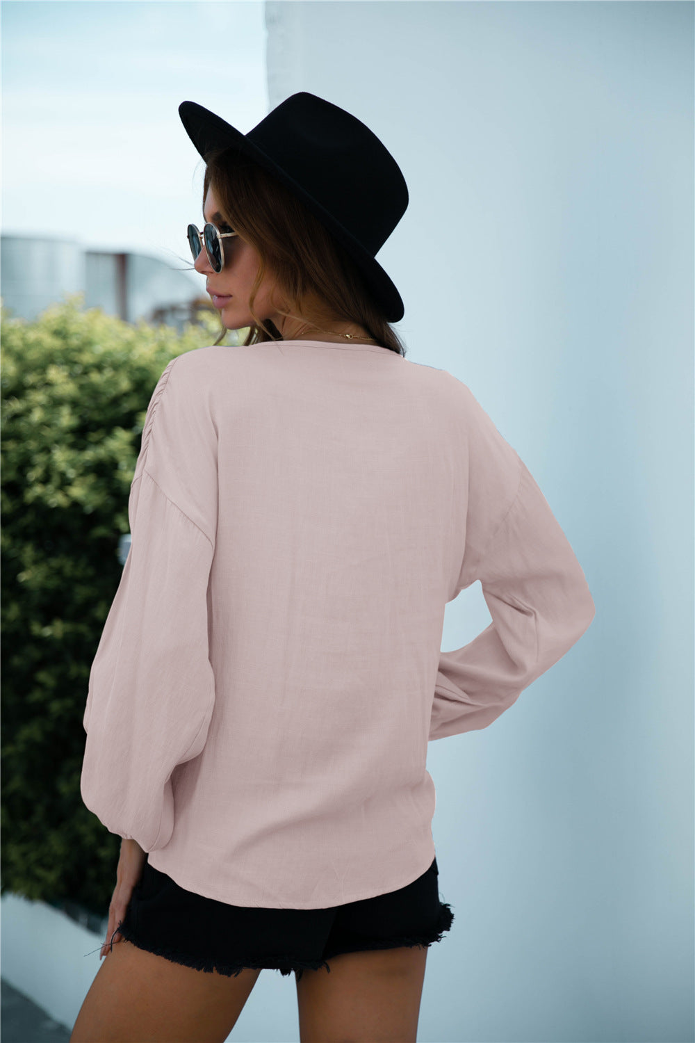Blusa de manga larga con volantes y cordón anudado