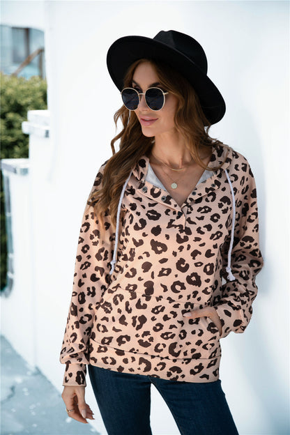 Sudadera con capucha y cordón con estampado de leopardo