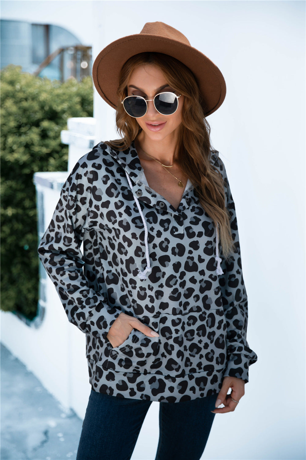 Sudadera con capucha y cordón con estampado de leopardo