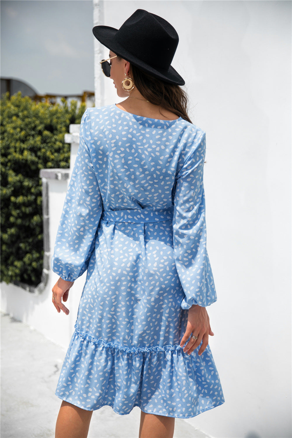 Vestido túnica con volantes y botones con estampado de lunares