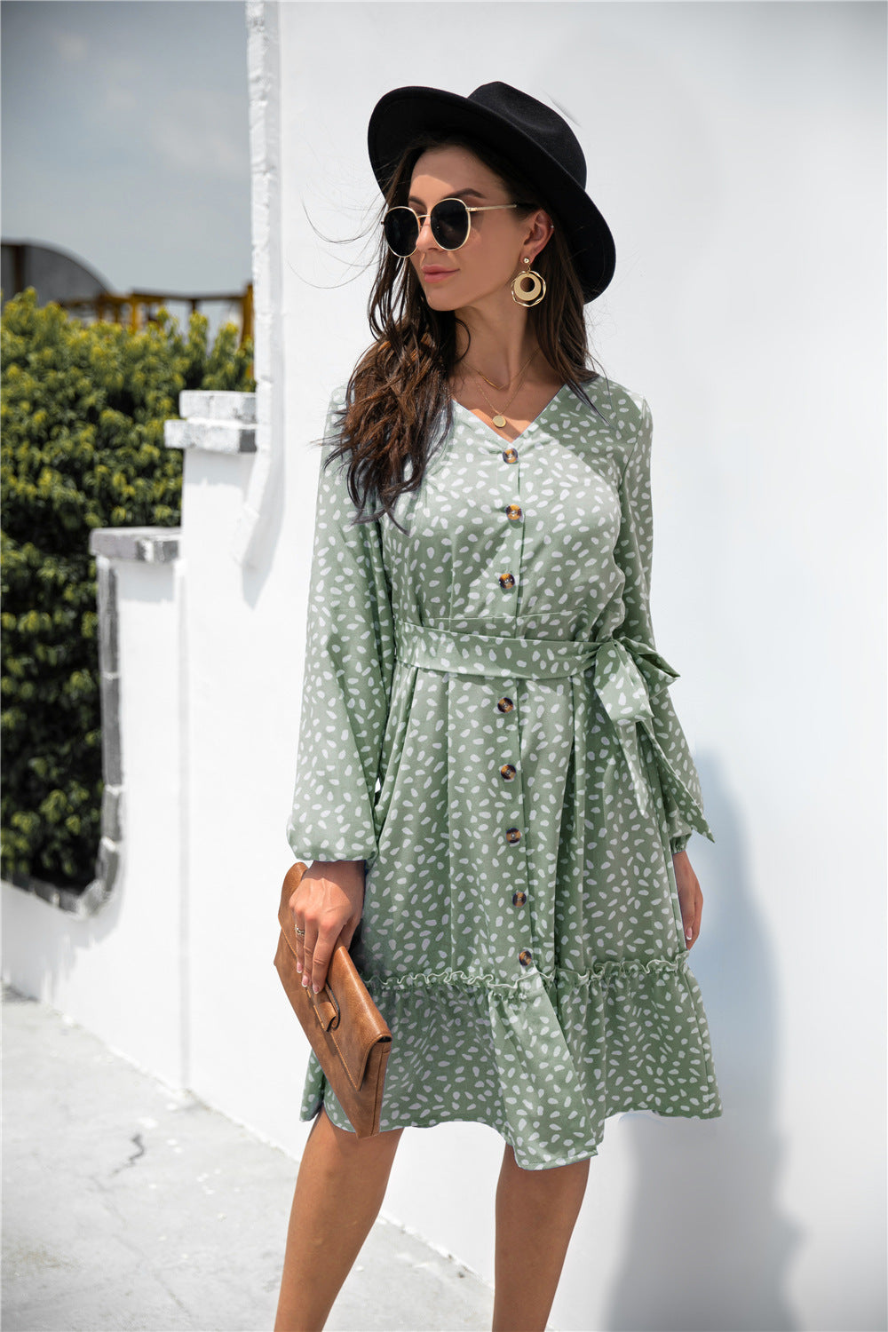 Vestido túnica con volantes y botones con estampado de lunares