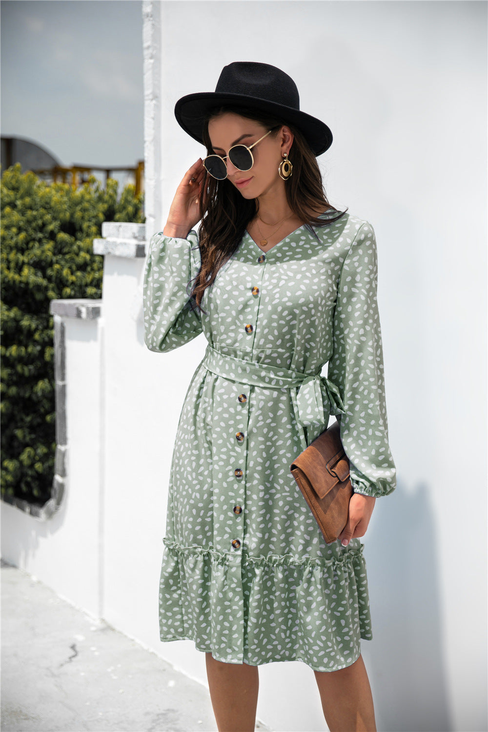 Vestido túnica con volantes y botones con estampado de lunares