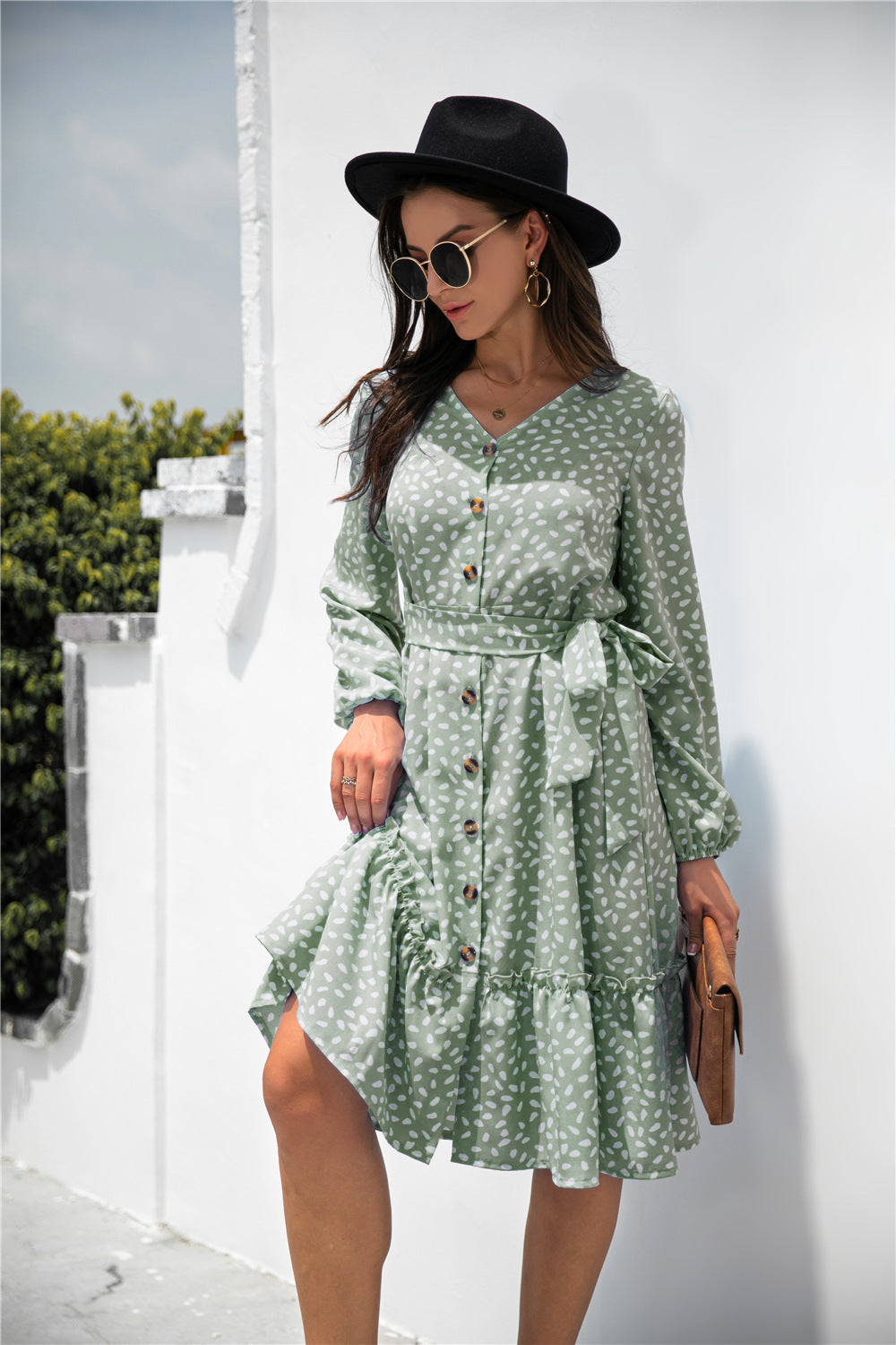 Vestido túnica con volantes y botones con estampado de lunares