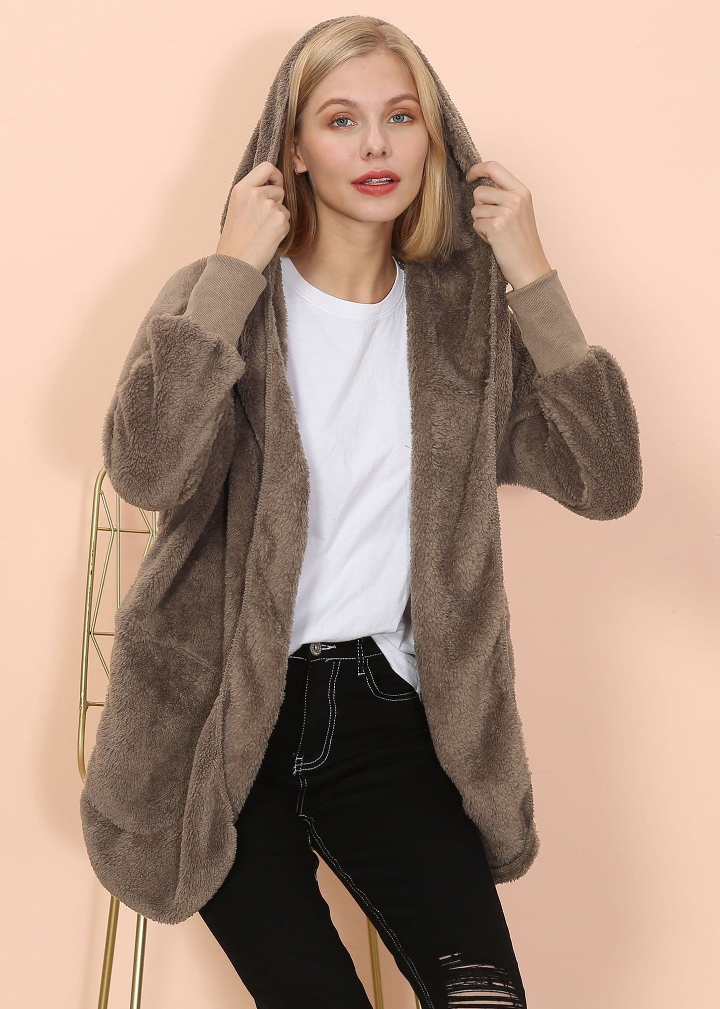 Sudadera con capucha y bolsillo frontal abierto de sherpa