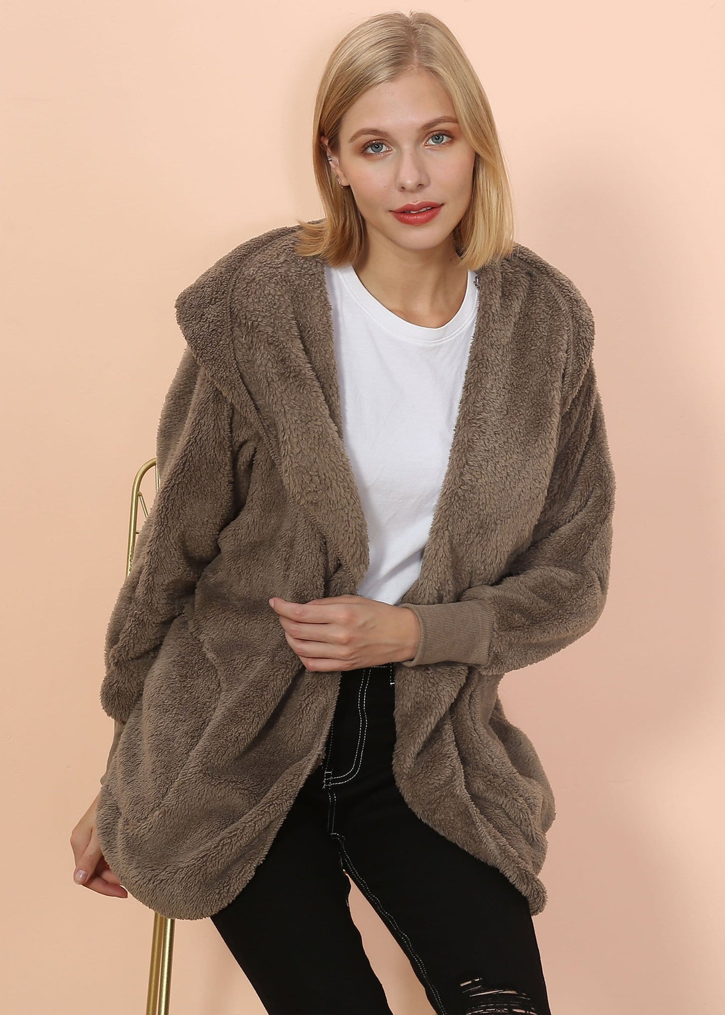 Sudadera con capucha y bolsillo frontal abierto de sherpa