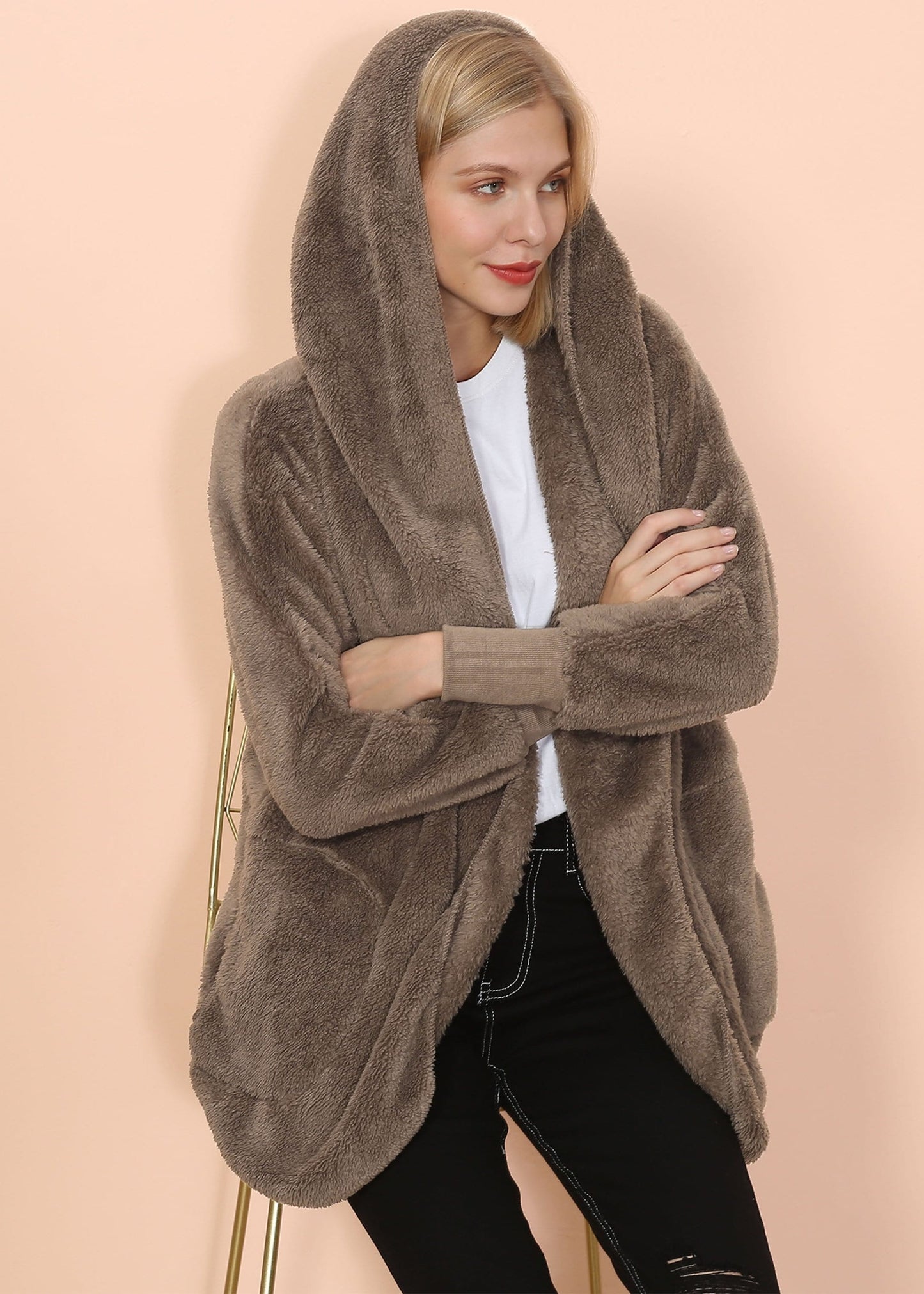 Sudadera con capucha y bolsillo frontal abierto de sherpa