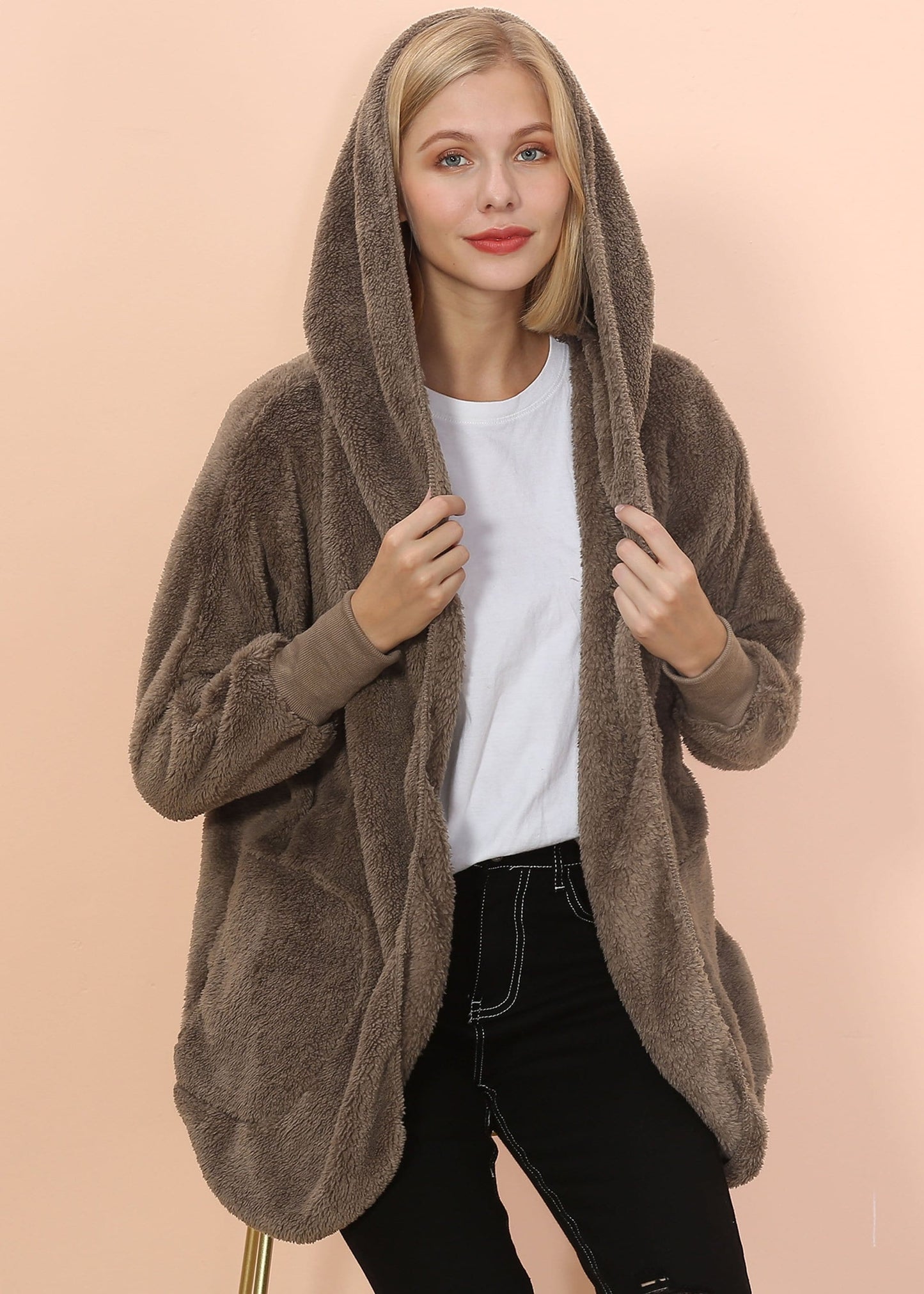 Sudadera con capucha y bolsillo frontal abierto de sherpa